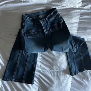 Women’s Low-Rise Flare Jeans – Size S, Brand New with Tag, Stylish Front Pocket
